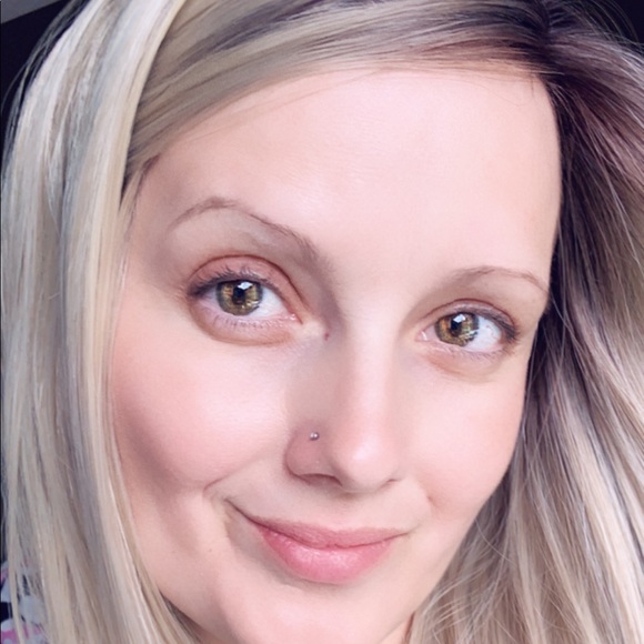 Meet your Posher, Jessica - Picture 2 of 2